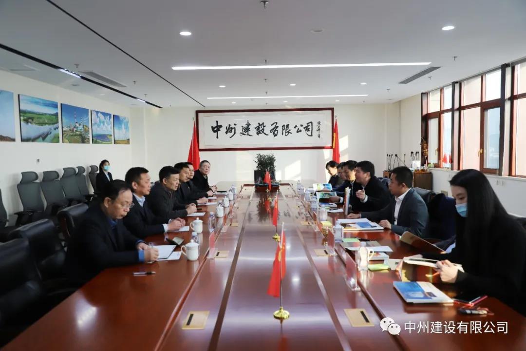 大唐河南清潔能源有限責(zé)任公司總經(jīng)理王永民、金風(fēng)科技集團(tuán)國(guó)內(nèi)營(yíng)銷(xiāo)中心副總經(jīng)理韓明剛一行到我司參觀考察